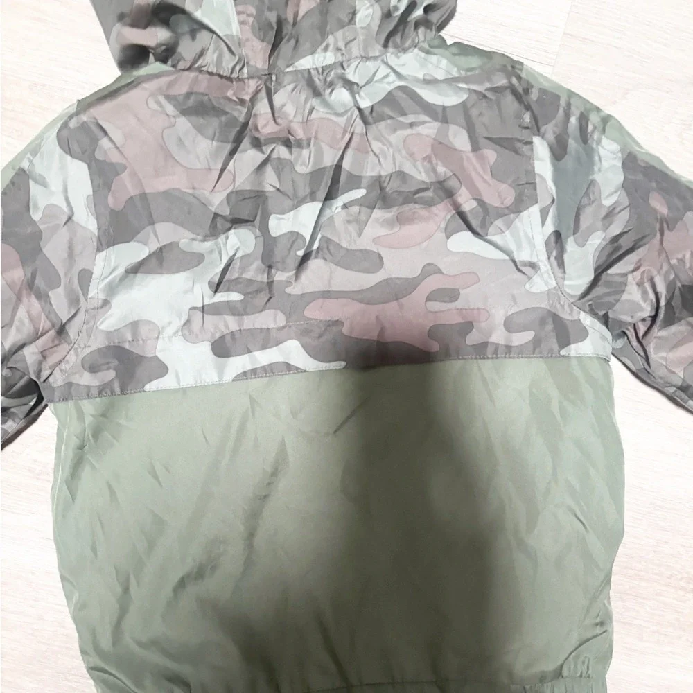 OshKosh B'gosh Boys Camo Colorblock Hooded Windbreaker Jacket Green Sz 7